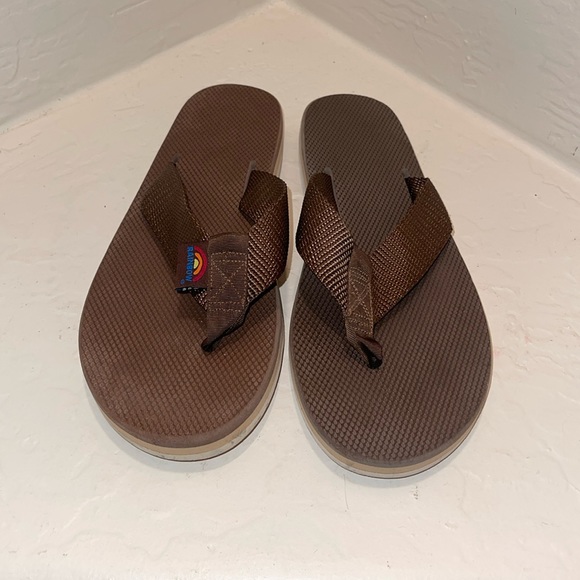 RAINBOW The Classic Rubber Woman’s Water Sandal. Size Small. Brown and Tan. - Picture 3 of 15